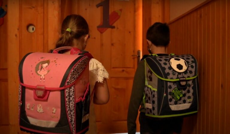 Rákóczi Szövetség: tízezer iskolatáska a magyar iskolába iratkozóknak