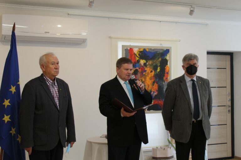 „Nyelvbe sűrített haza” – 70 éves Vári Fábián László