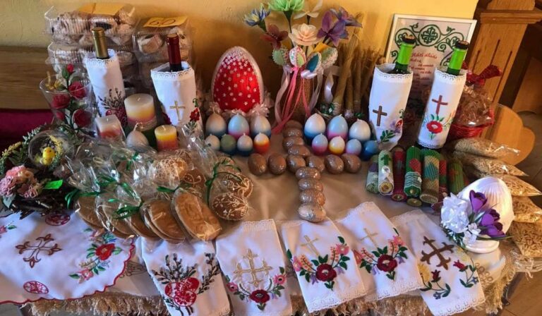 Terítéken, terítőkön a hímzés Salánkon