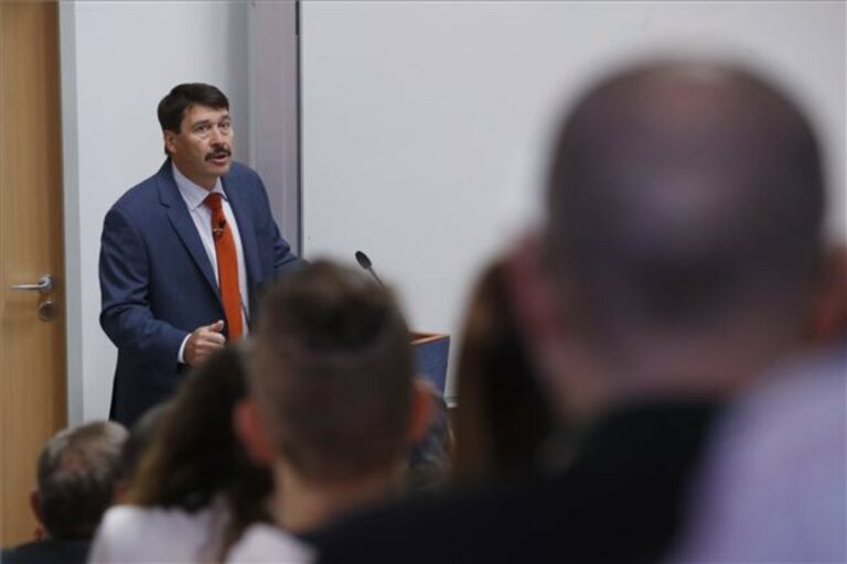 Áder: meg kell őrizni a sokféleséget a világ nemzetei javára