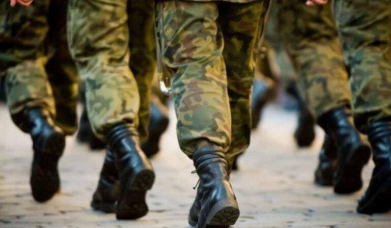 Kijev: 95 azovsztali védőt adtak vissza az oroszok