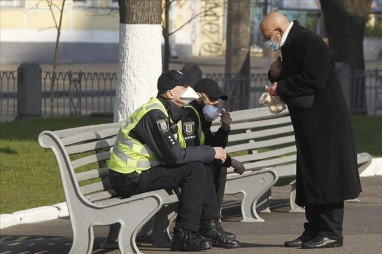 koronavírus férfiak maszk