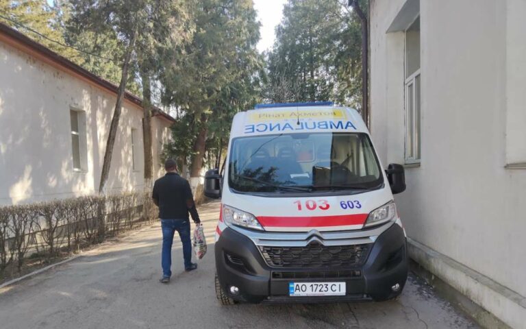 Járőrautók kísérik a mentőket Kárpátalján