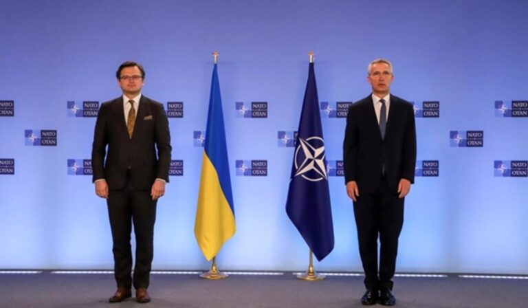 Stoltenberg: Oroszországnak meg kell tennie mindent a feszültség megszüntetéséért