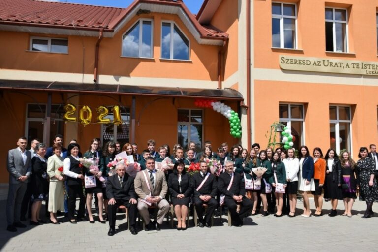 Legyetek példák! – Ballagás a Nagydobronyi Református Líceumban