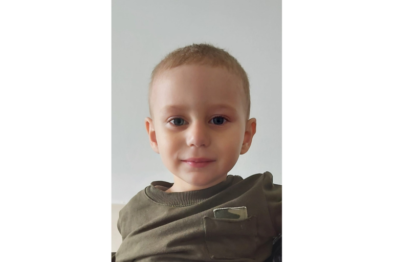 Súlyos beteg kárpátaljai kisfiúnak kérnek segítséget