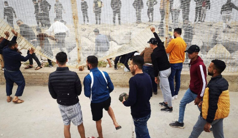 Rekordszámú migránscsoport érkezett a spanyol partokra