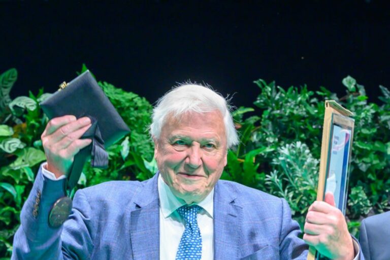 Életét a természet bemutatásának, majd védelmének szentelte David Attenborough