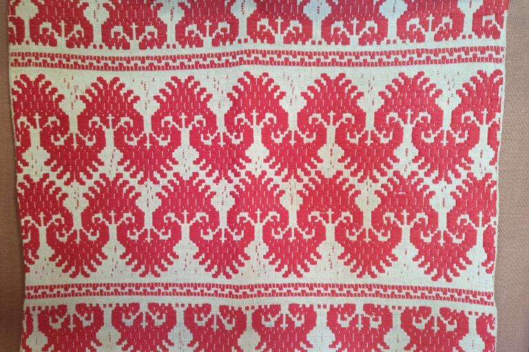 Régi tárgyak: farkasnyomos díszpárna