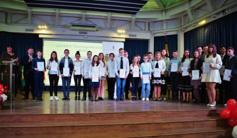 Kiosztották az Ady Endre-ösztöndíjakat