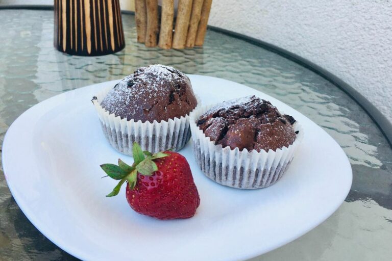 Csokis muffin idénygyümölcsökkel