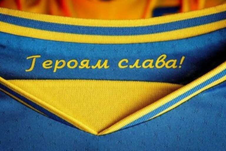 Betiltották a politikai indíttatású szlogeneket az ukrán válogatott mezén