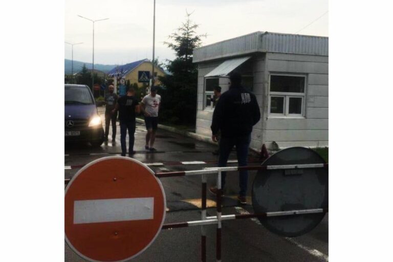 Vámmentes alkoholt csempésztek a határon