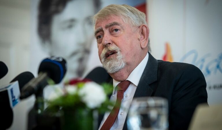 Kásler: Petőfi Sándor példakép lehet az ifjúságnak