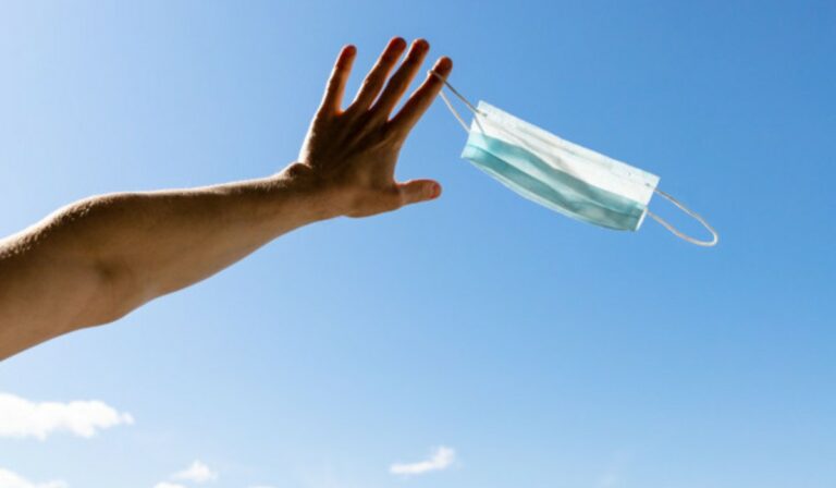 Megvan az 5,5 millió beoltott ember Magyarországon, szombattól enyhítések lesznek