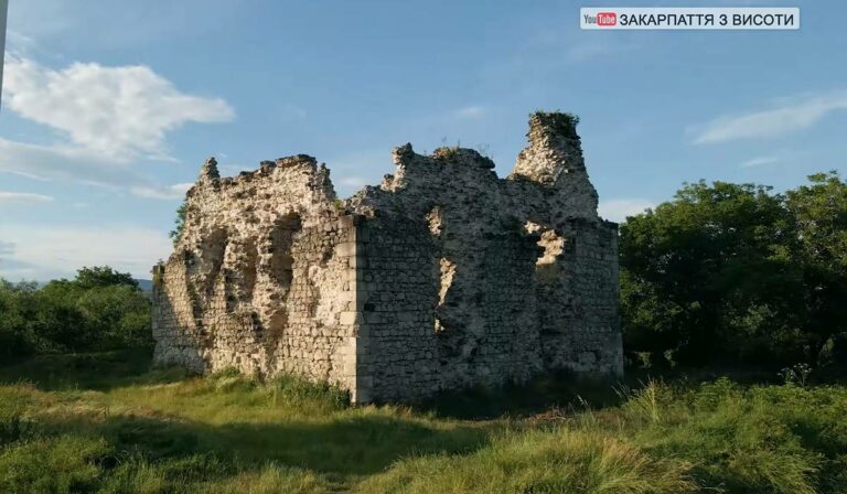 szerednyei várrom