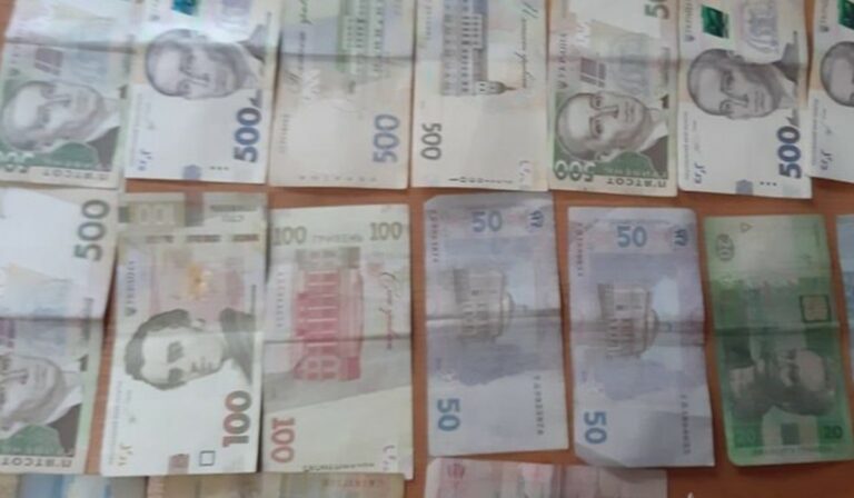 Az uszodában raboltak ki egy férfit a Huszti járásban