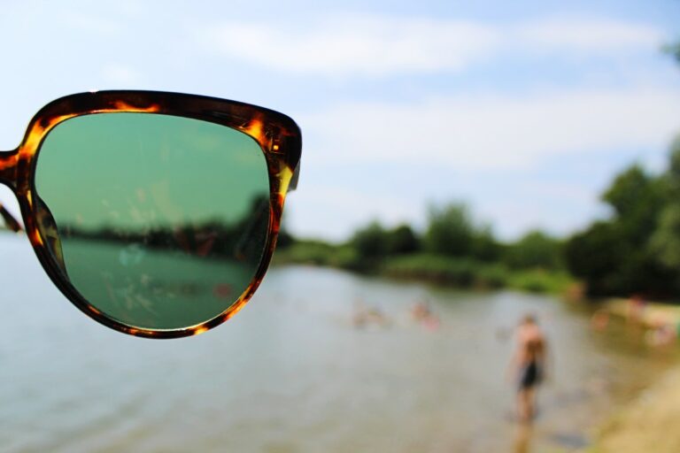 napszemüveg nyár tó strand