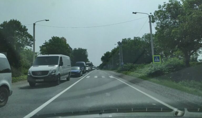 Járművezetők figyelmébe: forgalmi dugó alakult ki a Kijev–Csap autóúton