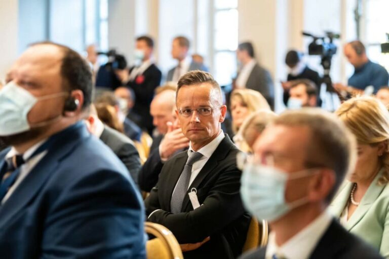 Szijjártó: Kijevnek tiszteletben kell tartania a magyar kisebbség jogait
