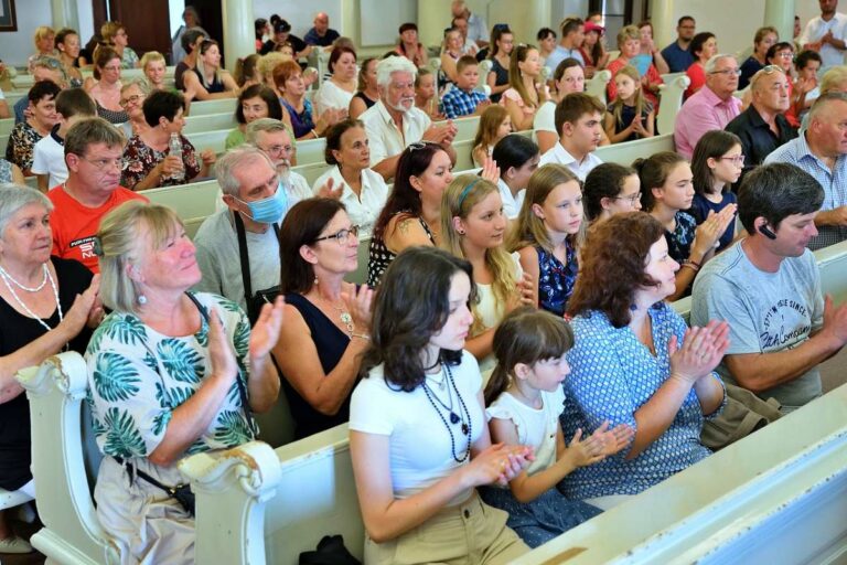 Kárpátaljai családi történeteket is olvashatunk az Életmese kötetben