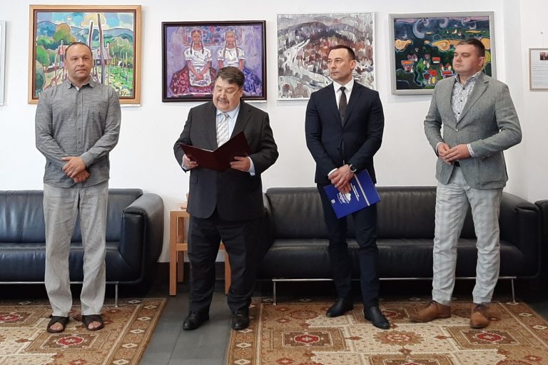 Kopriva Attila festményeiből nyílt kiállítás Ungváron