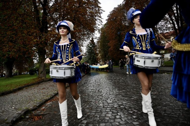 Felvonulással méltatták az ukrán függetlenség napját Ungváron