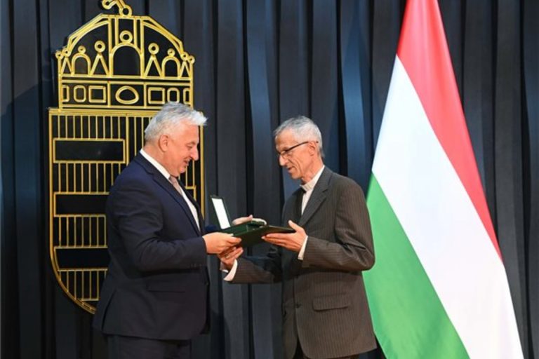 Magyar Érdemrend középkeresztje kitüntetést kapott Majnek Antal