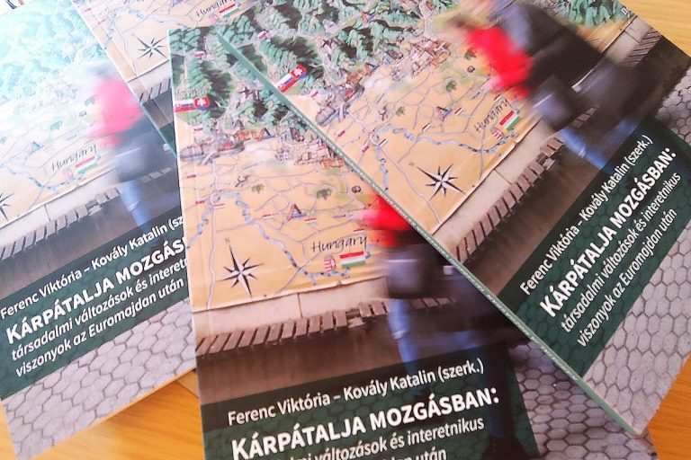 Bemutatták a Kárpátalja mozgásban című társadalompolitikai kötetet Ungváron