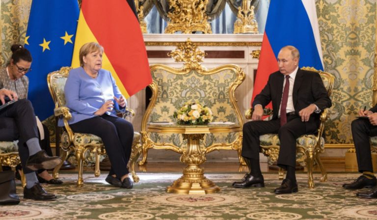 Putyin: az ukrán vezetés tegyen eleget a minszki megállapodásokban foglalt kötelezettségeinek