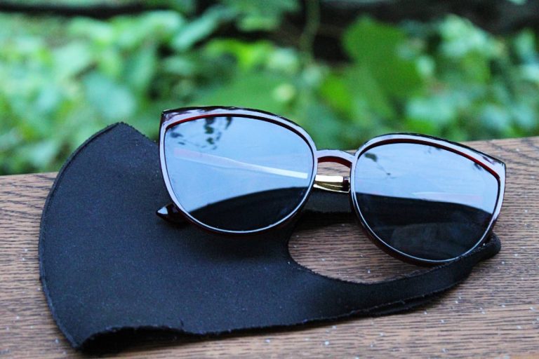 szájmaszk napszemüveg