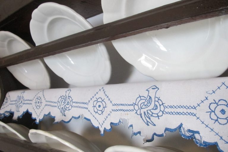 Régi tárgyak: polcszegélyek