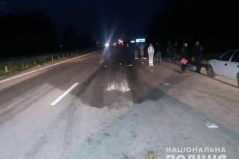 Felborult, majd kigyulladt egy busz a Kijev–Csap autóúton