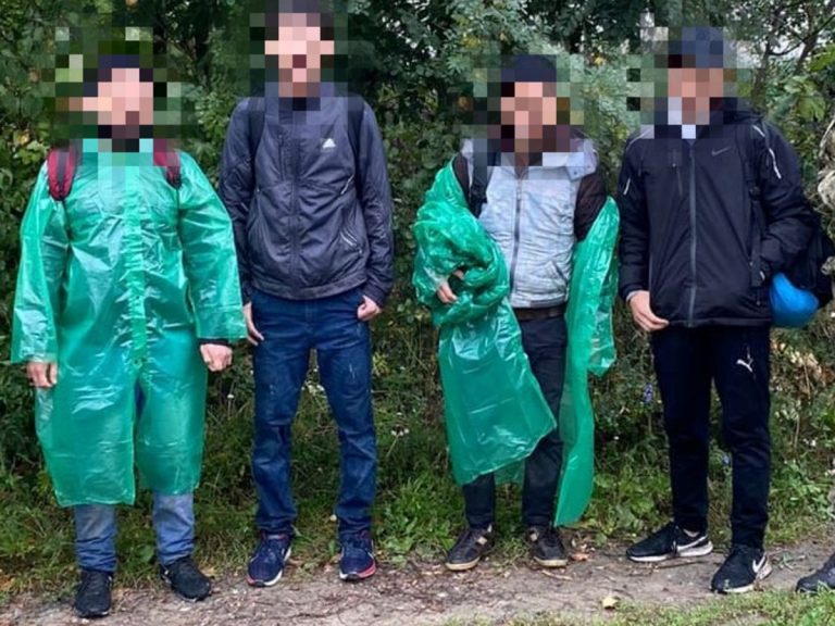 Négy illegális határsértőt vettek őrizetbe Mezőkaszonynál