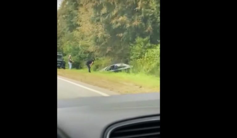 Baleset a Munkácsi járásban: egy autó az árokba borult