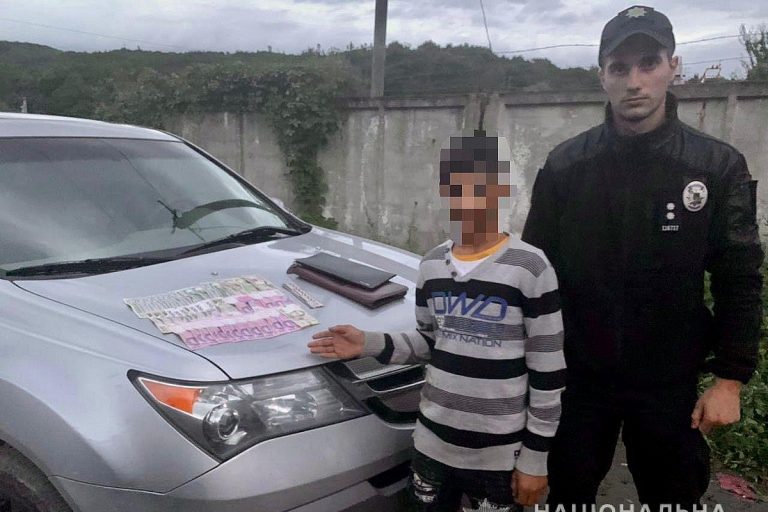 Kiskorú lopott 2 000 dollárt egy ungvári üzletből