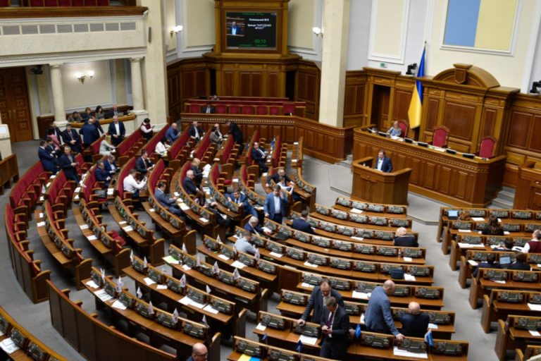 Az ukrán parlament megszavazta az oligarchaellenes törvényt