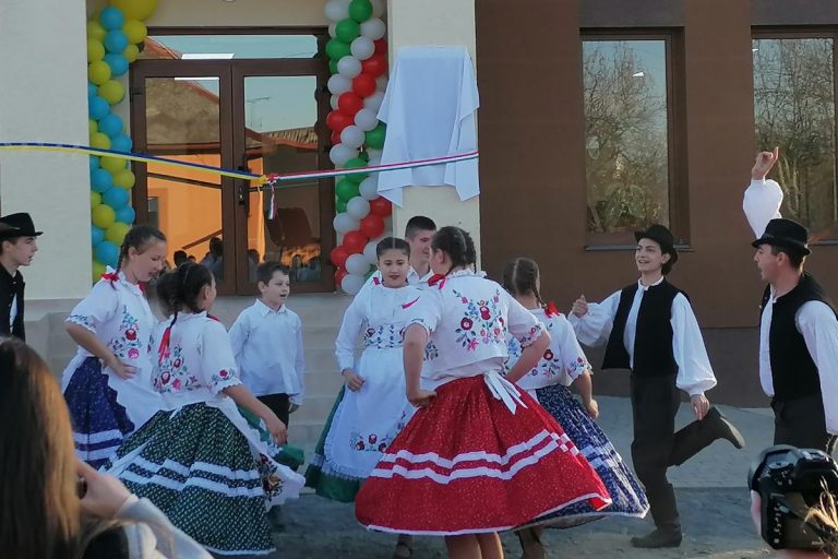 Átadták a Halábori Fedák Sári Közösségi Házat