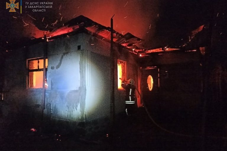 Kigyulladt egy családi ház a Munkácsi járásban