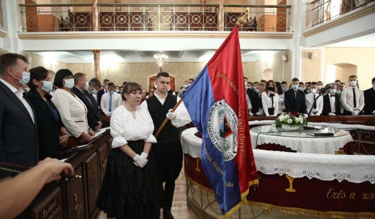 Az Egán Ede Szakképzési Centrum szakképzőinek közös tanévnyitója Nagydobronyban