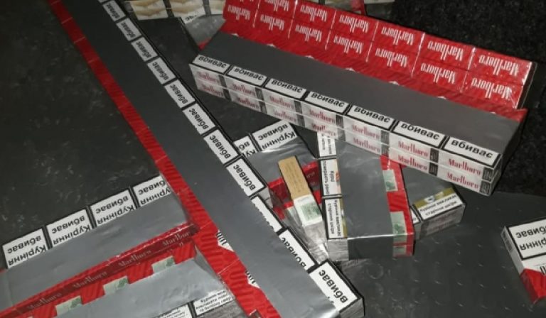 Közel kétezer csomag cigarettát foglaltak le az ukrán-román határátkelőn