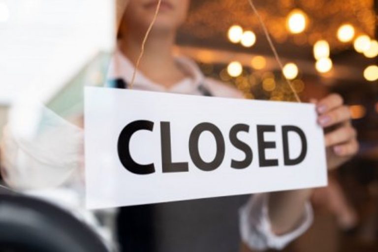 Korlátozzák az éttermek és szórakoztató központok nyitvatartási idejét