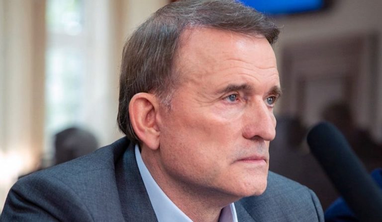 Megszökött a házi őrizetből Viktor Medvedcsuk