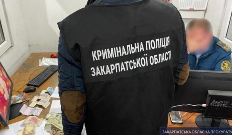 Korrupt vámost vettek őrizetbe az asztélyi határátkelőn