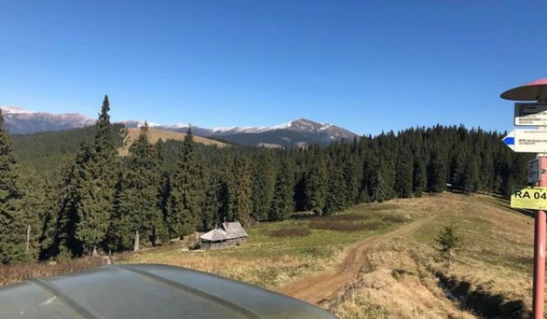 Felfüggesztették a Kárpátokban megsérült turista keresését