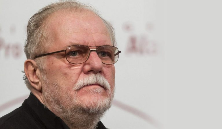 Elhunyt Zelei Miklós, A kettézárt falu című dokumentumregény szerzője