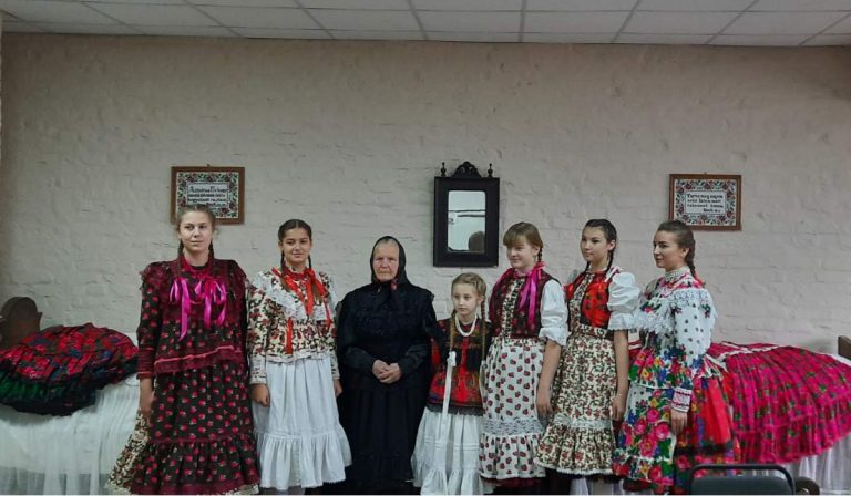 Nagydobrony. Népviselet. Tulipán Tanoda.