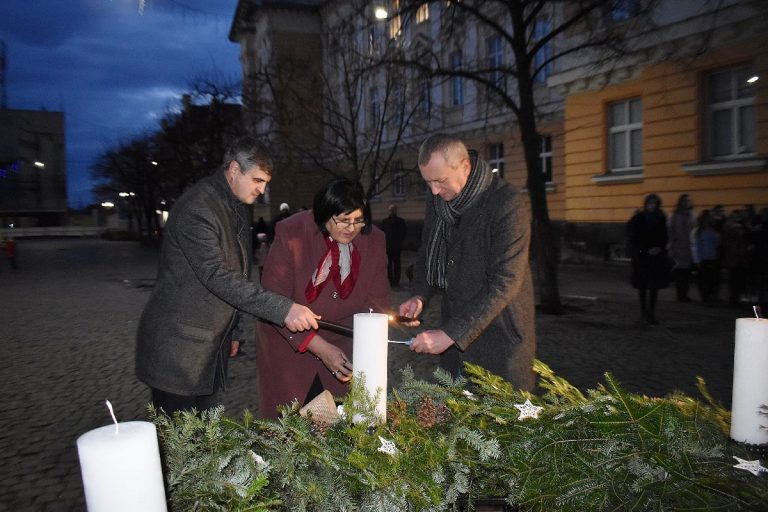 Közös advent Beregszászban – meggyújtották az első gyertyát