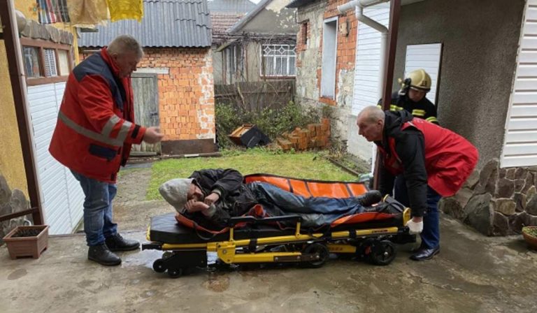 Égő házból mentettek ki egy 38 éves férfit Huszton