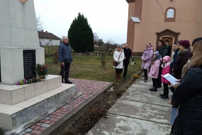 A 77 éve elhurcoltakra emlékeztek Beregsomban
